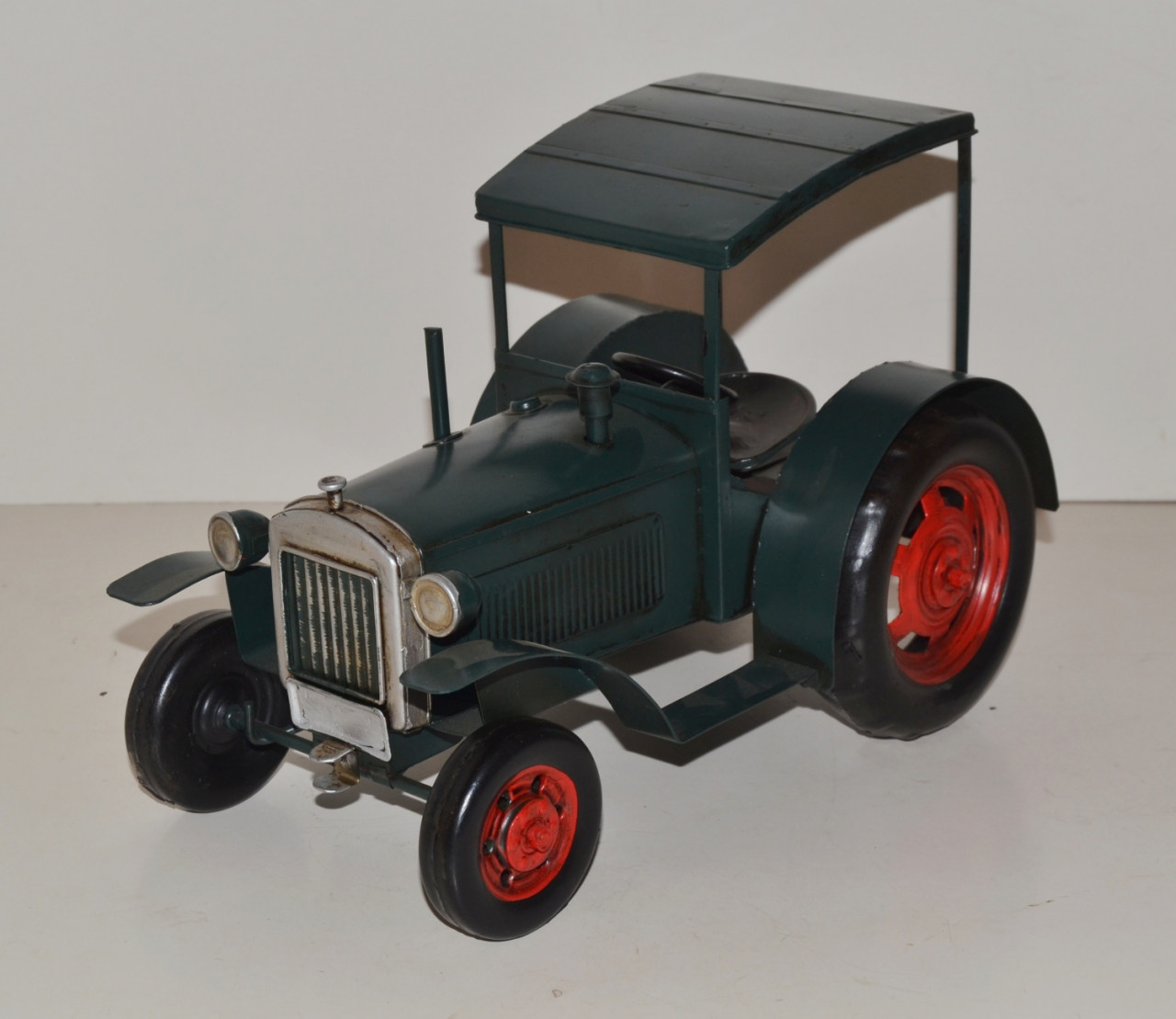 Blechtraktor Nostalgie Modellauto Oldtimer Marke Hanomag Traktor Modell R40 aus Blech L 28 cm Blechtraktor Nostalgie Modellauto Oldtimer Marke Hanomag Traktor Modell R40 aus Blech L 28 cm von JS GartenDeko