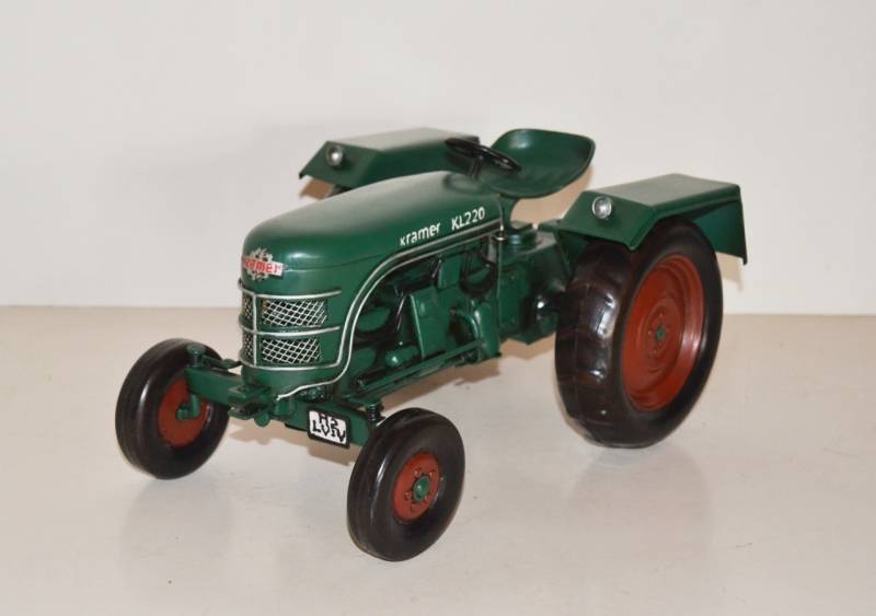 Blechtraktor Nostalgie Modellauto Oldtimer Marke Kramer KL 220 Traktor Modell aus Blech L 25 cm von JS GartenDeko