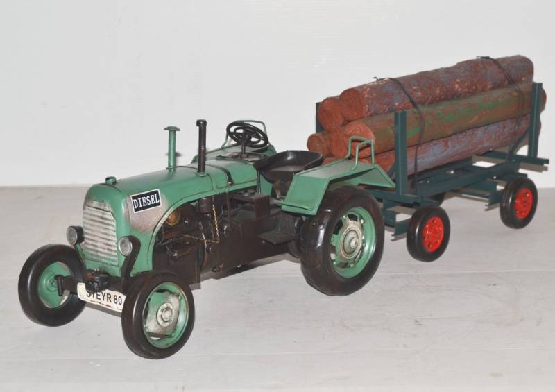 Blechtraktor Traktor Steyr 1952 Oldtimer Gespann mit Holzanhänger aus Blech Modelltraktor L 66 cm von JS GartenDeko