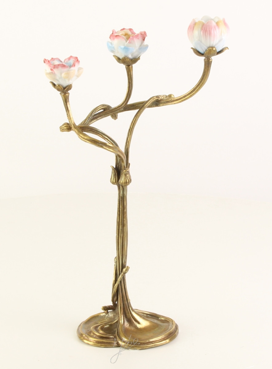 Bronzefigur Bronzeskulptur Bronze Vintage Kerzenständer mit Porzellan Blumen H 34 cm Kerzenhalter von JS GartenDeko