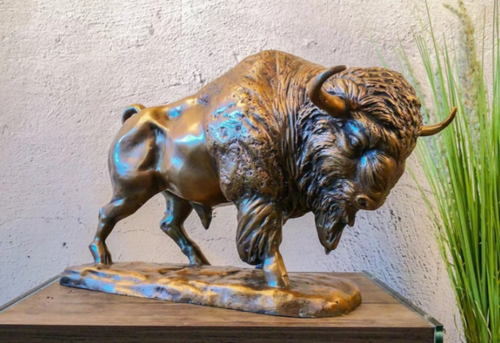 Bronzefigur Bronzeskulptur Tierfigur Bison aus Bronze auf Bronzesockel H 30 cm Deko Figur Skulptur von JS GartenDeko