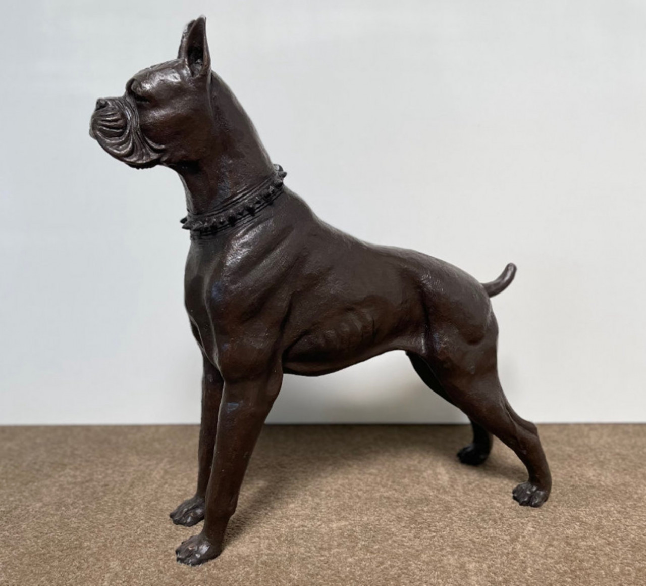 Bronzefigur Bronzeskulptur Tierfigur Hund Boxer aus Bronze B 66 cm Deko Skulptur Bronzetier von JS GartenDeko