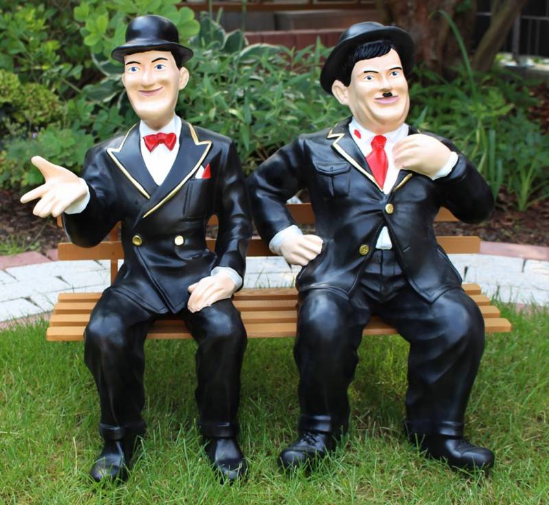 Deko Figur Komiker Dick und Doof H 60 cm auf Bank Gartenfigur Stan Laurel und Oliver Hardy Kunstharz von JS GartenDeko