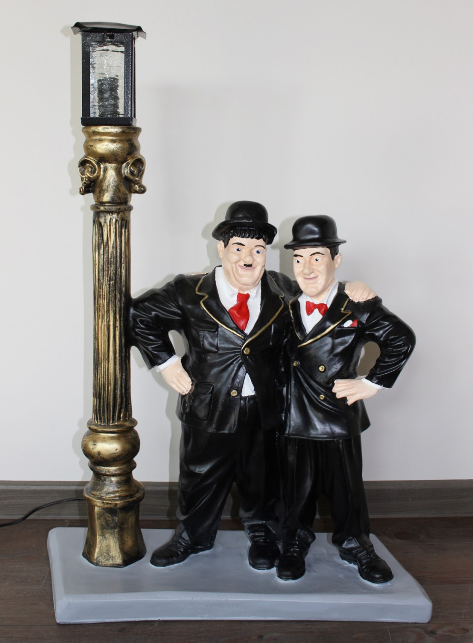 Dekofigur Dick und Doof H 75 cm stehend an elektischer Laterne Komiker Schauspieler Deko Figur von JS GartenDeko