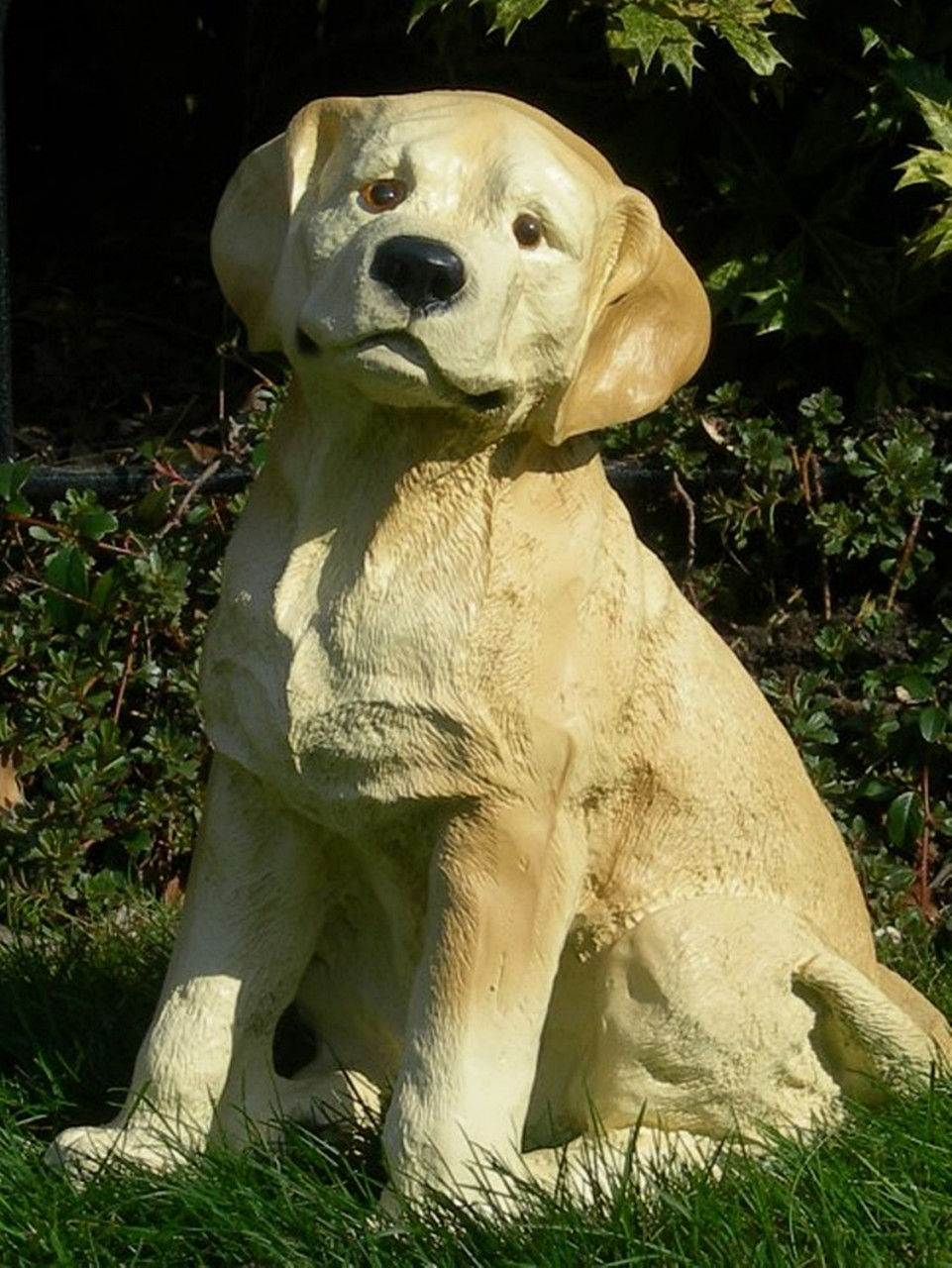 Dekorationsfigur Hund Labrador Retriever Welpe H 36 cm Dekofigur aus Kunstharz von JS GartenDeko