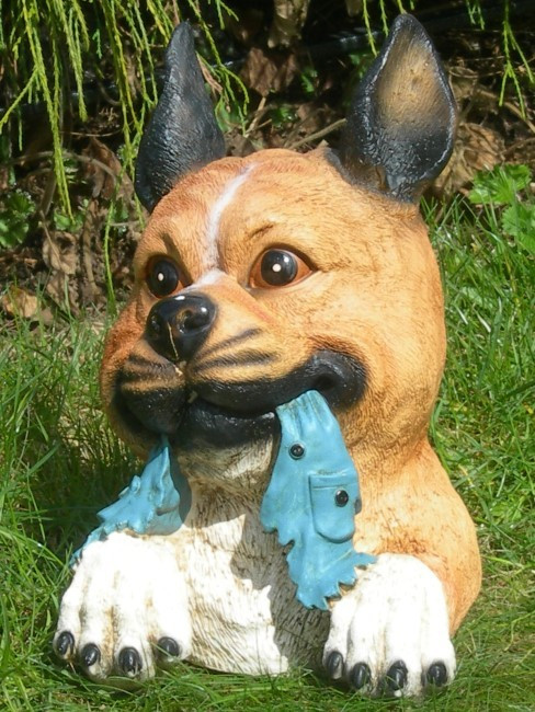 Dekorationsfigur Hundeskopf H 28 cm Gartenfigur aus Kunstharz von JS GartenDeko
