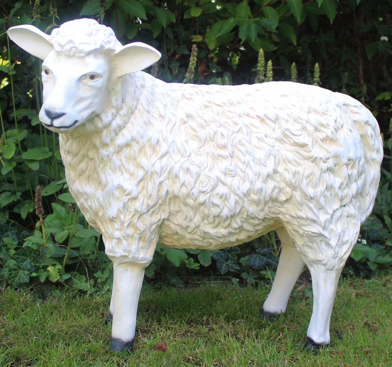 Dekorationsfigur Schaf lebensgroß stehend Kopf nach links gerichtet H 60 cm Gartenfigur Kunstharz von JS GartenDeko