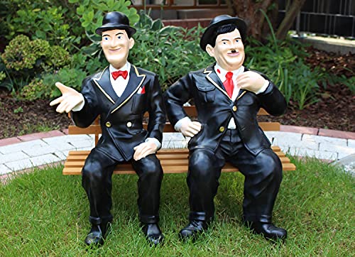 Gartenfigur Deko Figur Dick und Doof H 60 cm auf der Bank Figur Laurel und Hardy aus Kunstharz von JS Garten Deko