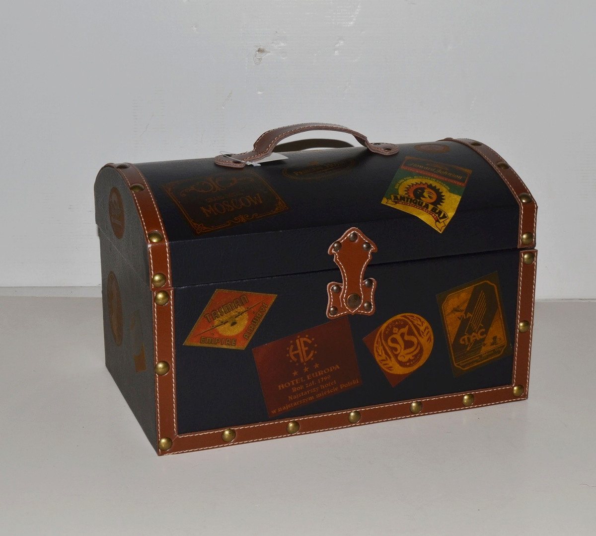 JS GartenDeko Aufbewahrungsbox Vintage Koffer 2-er Satz Holztruhen halbrund mit Aufklebern L 40/34 cm JS GartenDeko Aufbewahrungsbox Vintage Koffer 2-er Satz Holztruhen halbrund mit Aufklebern L 40/34 cm von JS GartenDeko