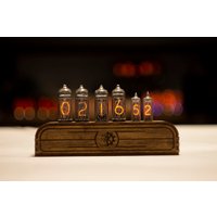 Nixie Tube Uhr In14 In16 Rgb, Holz Schreibtisch Decor von JTNlab