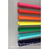 Bunt Bemaltes Regal Aus Pappelholz Schwebende Wanddeko Bunt Bemaltes Regal Aus Pappelholz Schwebende Wanddeko von JTWoodworks