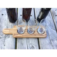 Rustikaler Aschebier Verkostungsflug Mit Gläsern von JTWoodworks