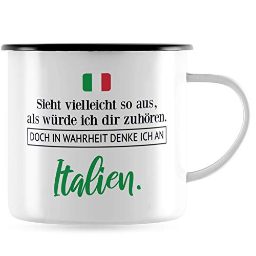 JUNIWORDS Emaille-Tasse, Sieht vielleicht so aus, als würde ich dir zuhören. Doch in Wahrheit denke ich an Italien (1001306), Schwarzer Tassenrand von JUNIWORDS