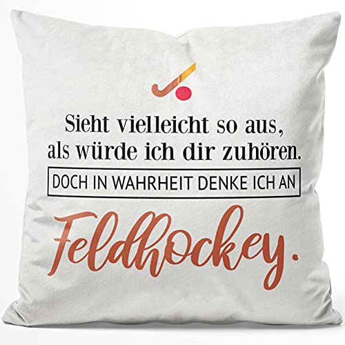 JUNIWORDS Kissen, Sieht vielleicht so aus, als würde ich dir zuhören. Doch in Wahrheit denke ich an Feldhockey (1001425), 40 x 40 cm, Flauschig Samtweich Weich von JUNIWORDS