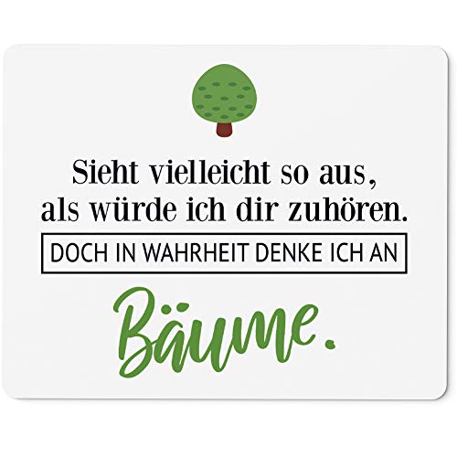 JUNIWORDS Mauspad Mousepad, Sieht vielleicht so aus, als würde ich dir zuhören. Doch in Wahrheit denke ich an Bäume (1001555) von JUNIWORDS