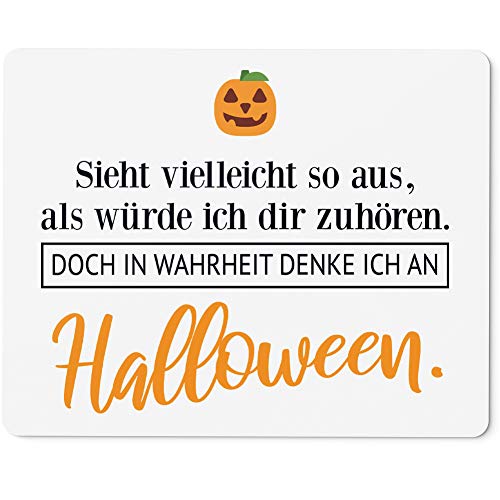 JUNIWORDS Mauspad Mousepad, Sieht vielleicht so aus, als würde ich dir zuhören. Doch in Wahrheit denke ich an Halloween (1001402) von JUNIWORDS