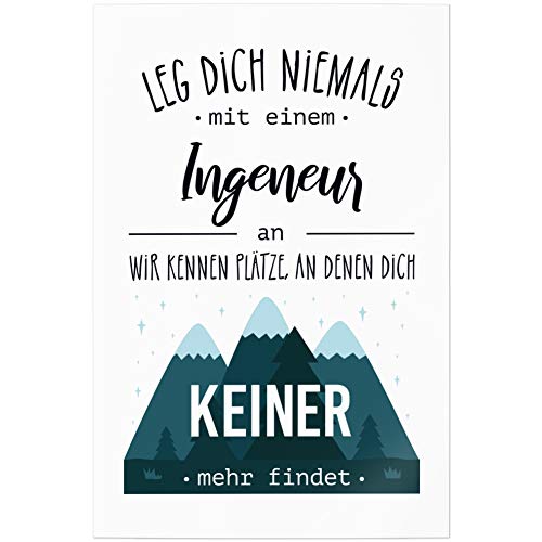 JUNIWORDS Poster, Leg Dich Niemals mit einem Ingenieur an. Wir kennen Plätze, an denen Dich keiner mehr findet, 30 x 45 cm von JUNIWORDS