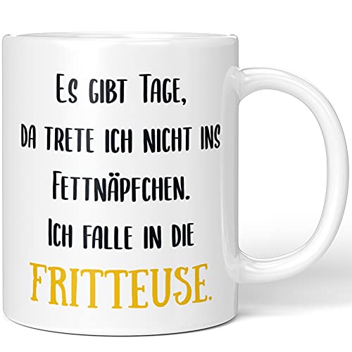 JUNIWORDS Tasse, Es gibt Tage, da trete ich nicht ins Fettnäpfchen. Ich falle in die Fritteuse, Wähle Farbe, Weiß von JUNIWORDS