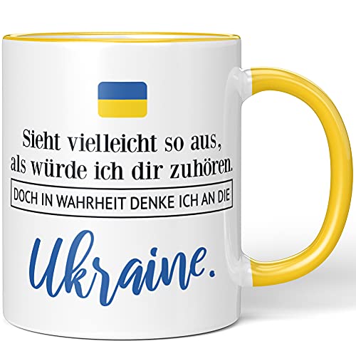 JUNIWORDS Tasse, Sieht vielleicht so aus, als würde ich dir zuhören. Doch in Wahrheit denke ich an die Ukraine (1001332), Wähle Farbe, Gelb von JUNIWORDS