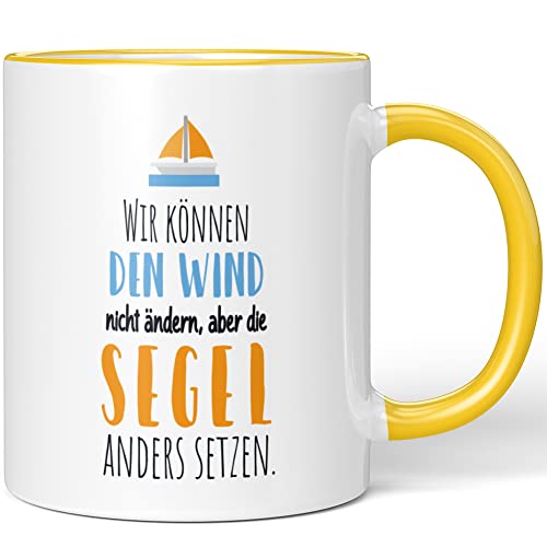 JUNIWORDS Tasse, Wir können den Wind nicht ändern, aber die Segel anders setzen, Wähle Farbe, Gelb von JUNIWORDS