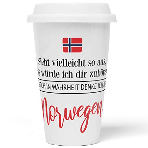 JUNIWORDS To-Go Becher mit Deckel, Sieht vielleicht so aus, als würde ich dir zuhören. Doch in Wahrheit denke ich an Norwegen (1001317) von JUNIWORDS