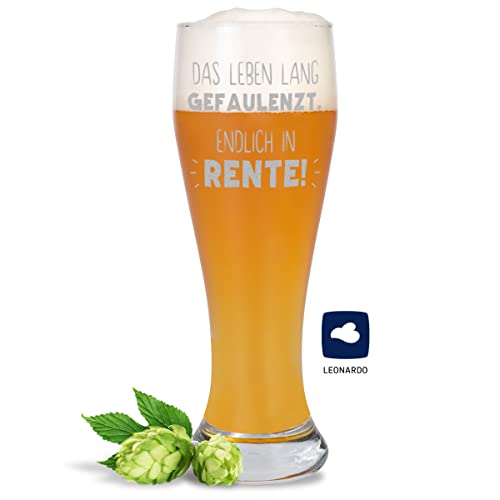 JUNIWORDS Weizenbierglas mit Gravur, Das Leben lang gefaulenzt. Endlich in Rente!, Bierglas (1008705) von JUNIWORDS