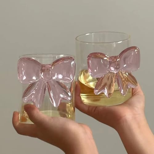 Juopzkkenn 2pcs Bogenglas Tassen, Dose -geformte Trinkgläser Ice Coffee Tasse für Frauen Coquette Dekoration Cocktailbrillen für Frauen Freunden Juopzkkenn 2pcs Bogenglas Tassen, Dose -geformte Trinkgläser Ice Coffee Tasse für Frauen Coquette Dekoration Cocktailbrillen für Frauen Freunden von JUOPZKENN