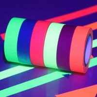 Jusch - Neon-Klebeband, hell fluoreszierendes Klebeband, 6 Farben, selbstklebendes Gaffer-Klebeband, UV-Schwarzlicht-reaktive Neon-Klebebänder (6 von JUSCH