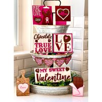 Valentine Tiered Tablett Set | Valentinstag Dekor Liebe Schokolade Süß Bonbon-Box Mein Valentinsgruß Wohnkultur von JUSTSAYINWoodCrafts