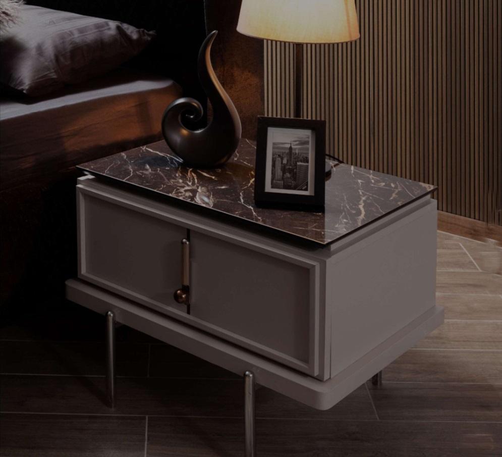 Brauner Nachttisch Stilvolle Schlafzimmer Holzmöbel Designer Möbel Neu Brauner Nachttisch Stilvolle Schlafzimmer Holzmöbel Designer Möbel Neu von JV Möbel