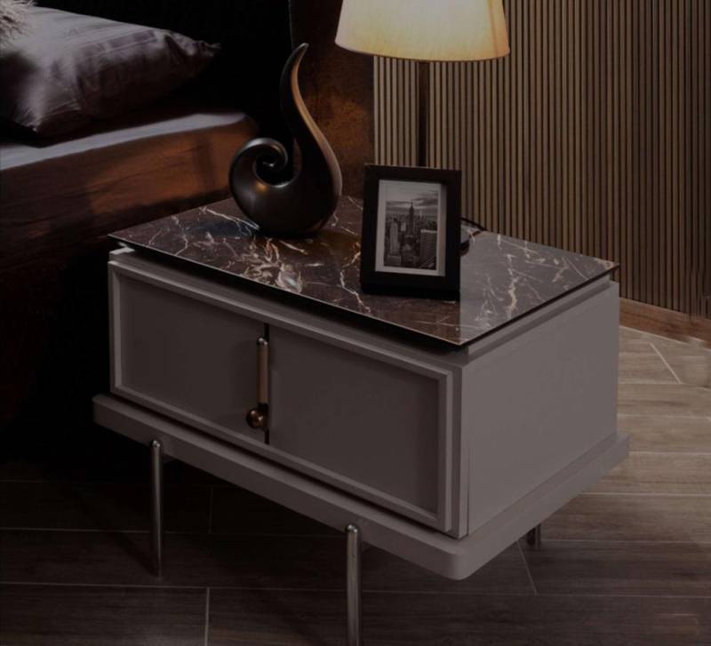 Brauner Nachttisch Stilvolle Schlafzimmer Holzmöbel Designer Möbel Neu von JV Möbel