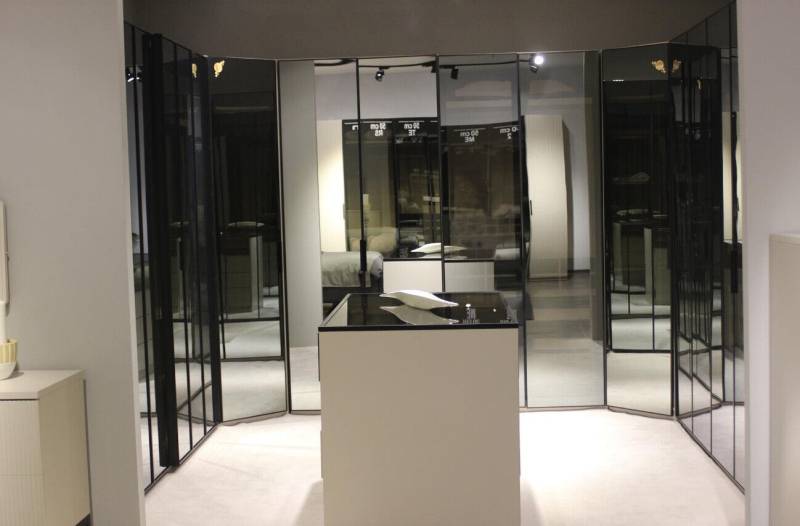 Exklusiver Glasschrank Schlafzimmer Garderobenschrank Designer Kommode von JV Möbel