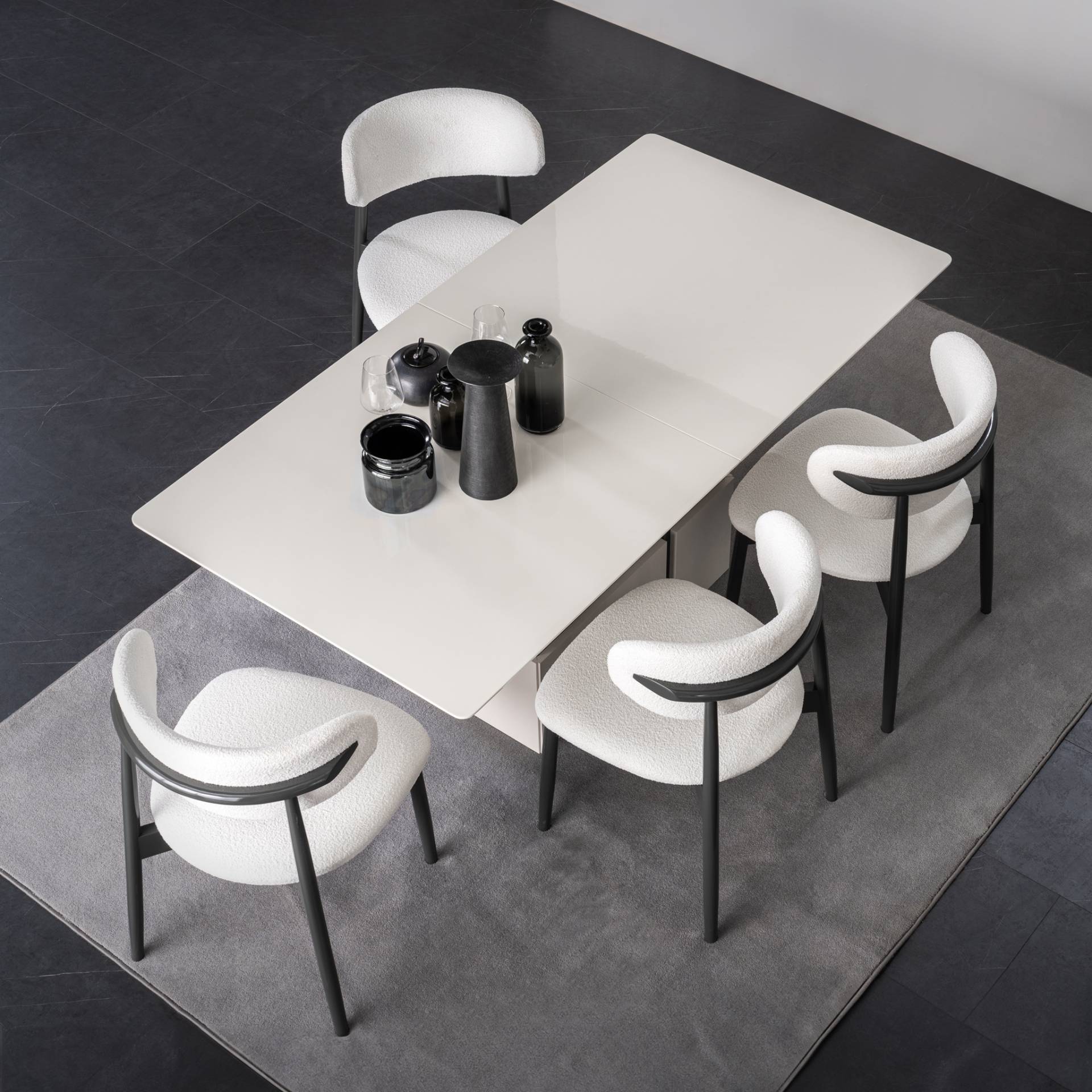 Exklusives Esszimmer Set Weißer Esstisch 4x Textil Polsterstühle 5tlg. Exklusives Esszimmer Set Weißer Esstisch 4x Textil Polsterstühle 5tlg. von JV Möbel