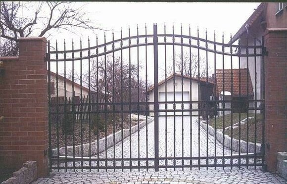 Flügel Tore Handarbeit Zaun Rustikales Tor Maßanfertigung Flügeltor Modell 052 von JV Möbel