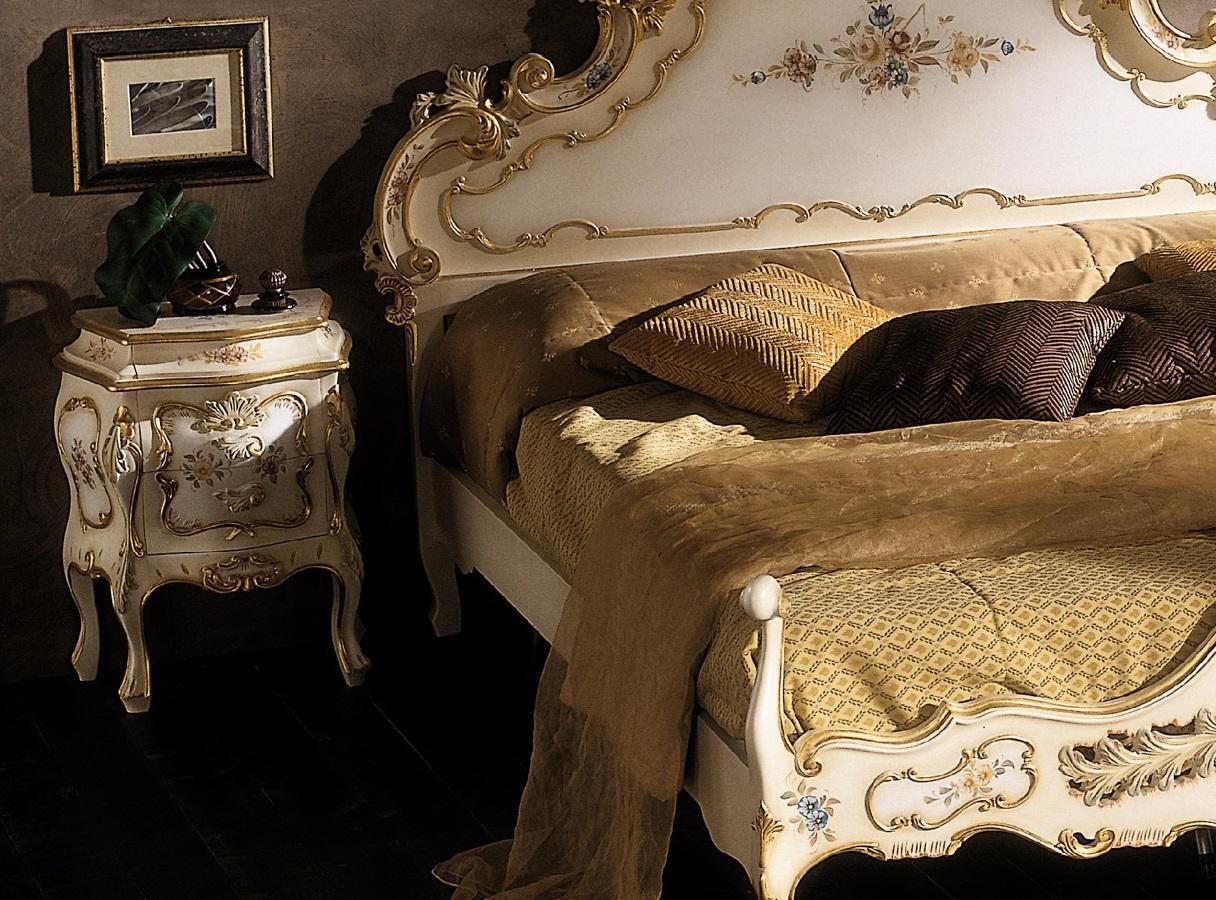 Nachttisch Beistell Tisch Tische Möbel Massiv Neu Italienische Konsolen Design Nachttisch Beistell Tisch Tische Möbel Massiv Neu Italienische Konsolen Design von JV Möbel