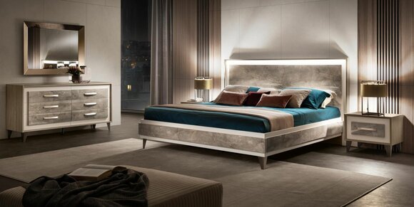 Schlafzimmer Sets Bett 2x Nachttisch Kommode Spiegel arredoclassic 5tlg. Set von JV Möbel