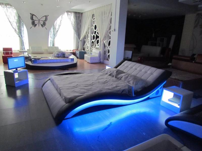 JVmoebel Bett Elegantes Bett mit USB-Anschluss für modernes Schlafzimmerdesign, Made in Europa JVmoebel Bett Elegantes Bett mit USB-Anschluss für modernes Schlafzimmerdesign, Made in Europa von JVmoebel