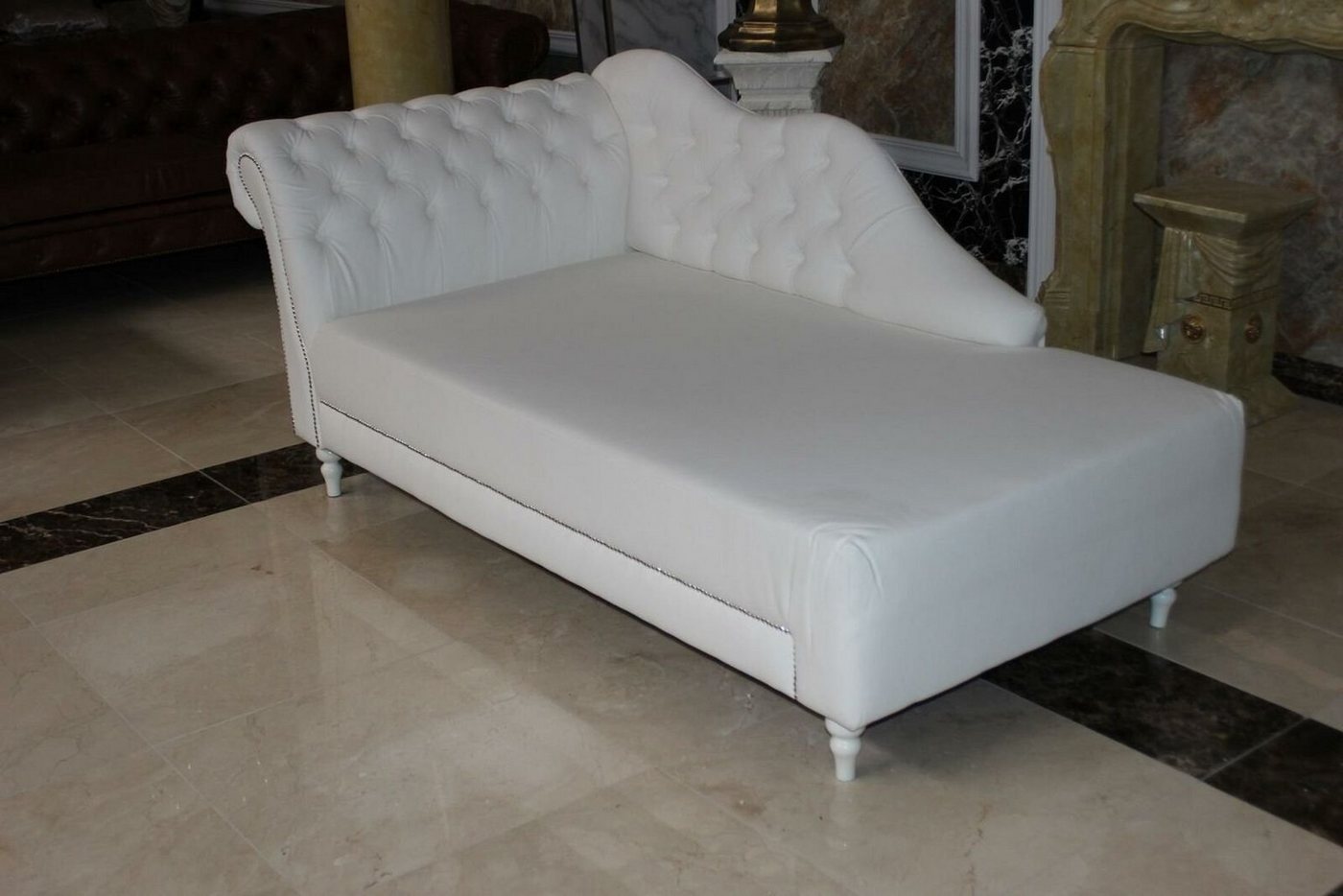 JVmoebel Chaiselongue Lounge Chesterfield Sofa Liege Polster Chaiselongue Club Weiß Neu, Made in Europa von JVmoebel