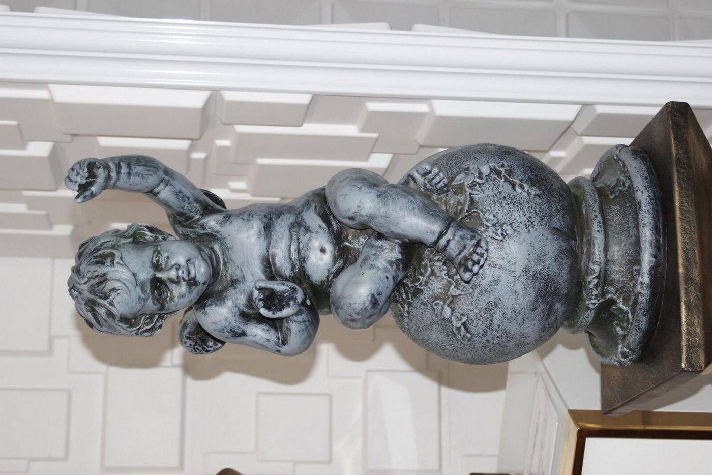 JVmoebel Dekofigur Engel Figur auf Globus Skulptur Statur Figuren Skulpturen Sofort (1 St., 1x Skulptur) von JVmoebel