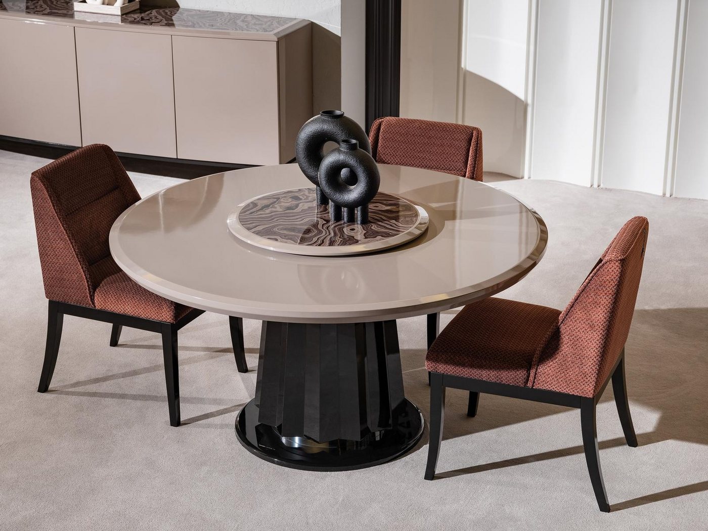 JVmoebel Esszimmer-Set Elegantes Beiges Esszimmer Set aus Holz und Textil mit modernem Design, (5-St., Esstisch, 4х Stühle), Made in Europe von JVmoebel