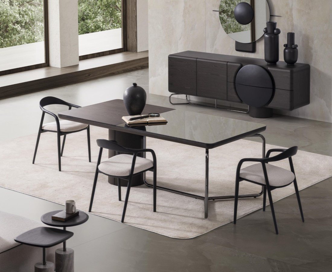 JVmoebel Esszimmer-Set Schwarzes Esszimmer Set aus Holz mit Esstisch und Stühlen in modernem, (5-St., Esstisch, 4x Stühle), Made in Europe von JVmoebel