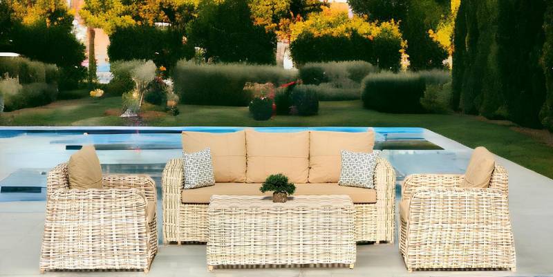 JVmoebel Gartenlounge-Set Gartenmöbel Set: Bequemes Sofa, 2x Sessel und Couchtisch Rattan, (4-tlg., Sofa 3 Sitzer, 2x Sessel, Couchtisch), Made in Europe von JVmoebel