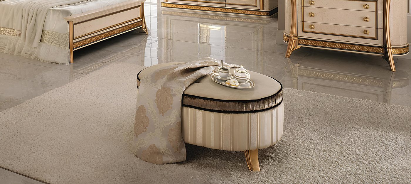JVmoebel Polsterhocker Gepolsterter Hocker Sitz-Ottomane Design Fußhocker Chaise, Made in Italy JVmoebel Polsterhocker Gepolsterter Hocker Sitz-Ottomane Design Fußhocker Chaise, Made in Italy von JVmoebel