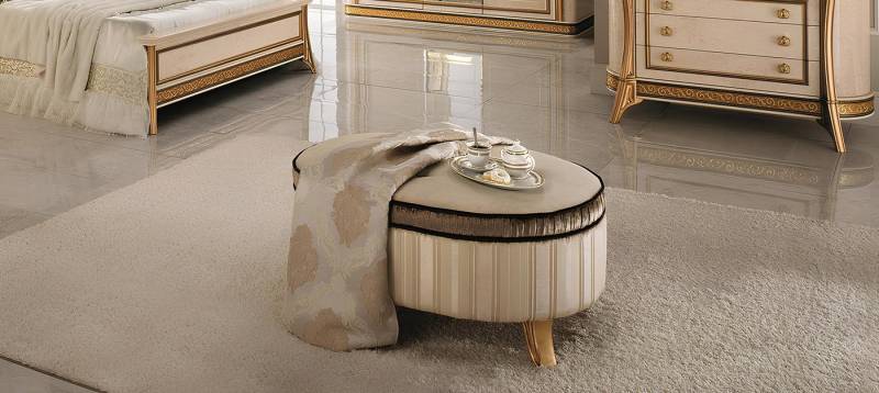 JVmoebel Polsterhocker Gepolsterter Hocker Sitz-Ottomane Design Fußhocker Chaise, Made in Italy JVmoebel Polsterhocker Gepolsterter Hocker Sitz-Ottomane Design Fußhocker Chaise, Made in Italy von JVmoebel