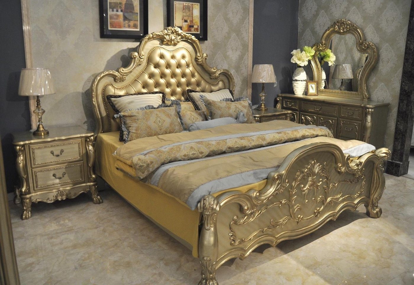 JVmoebel Schlafzimmer-Set Barockes Schlafzimmer Set in Gold mit Bett und 2 Nachttischen, Made in Europa JVmoebel Schlafzimmer-Set Barockes Schlafzimmer Set in Gold mit Bett und 2 Nachttischen, Made in Europa von JVmoebel