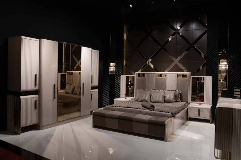 JVmoebel Komplettschlafzimmer Elegantes beige Schlafzimmer-Set aus Holz mit modernem Design, (5-tlg., MaßeBett, Maße Nachttische, MaßeBank, MaßeKleiderschrank), Made in Europa von JVmoebel