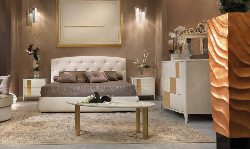 JVmoebel Schlafzimmer-Set Italienisches Möbelset: Bett, 2 Nachttische & Kommode, Made in Europa JVmoebel Schlafzimmer-Set Italienisches Möbelset: Bett, 2 Nachttische & Kommode, Made in Europa von JVmoebel