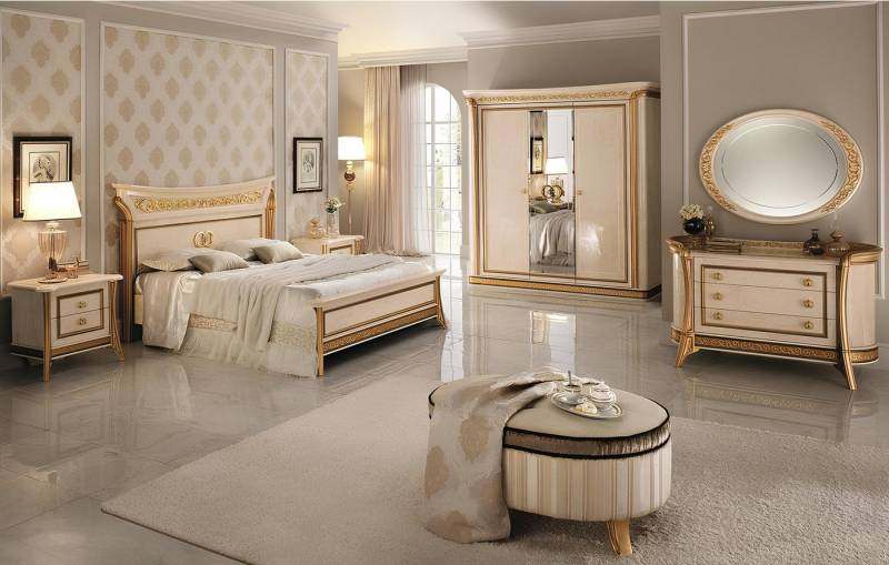 JVmoebel Schlafzimmer-Set Schlafzimmer Set Design Bett 2x Nachttisch Hocker arredoclassic 7tlg., Made in Europa von JVmoebel