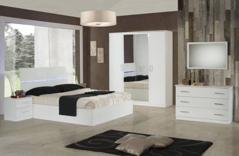 JVmoebel Schlafzimmer-Set Schlafzimmer Set: Bett, Nachttisch, Kommode & Spiegel 4-teilig, Made in Europa JVmoebel Schlafzimmer-Set Schlafzimmer Set: Bett, Nachttisch, Kommode & Spiegel 4-teilig, Made in Europa von JVmoebel