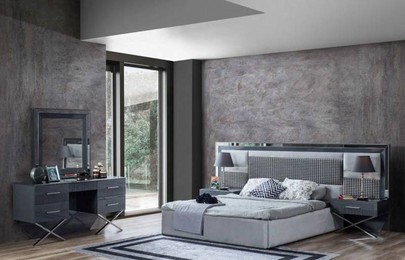 JVmoebel Schlafzimmer-Set Stilvolles Doppelbett aus Holz mit Nachttischen und Schminktisch, (4-tlg., Bett/ 2x Nachttische/ Schminktisch), Made in Europa von JVmoebel